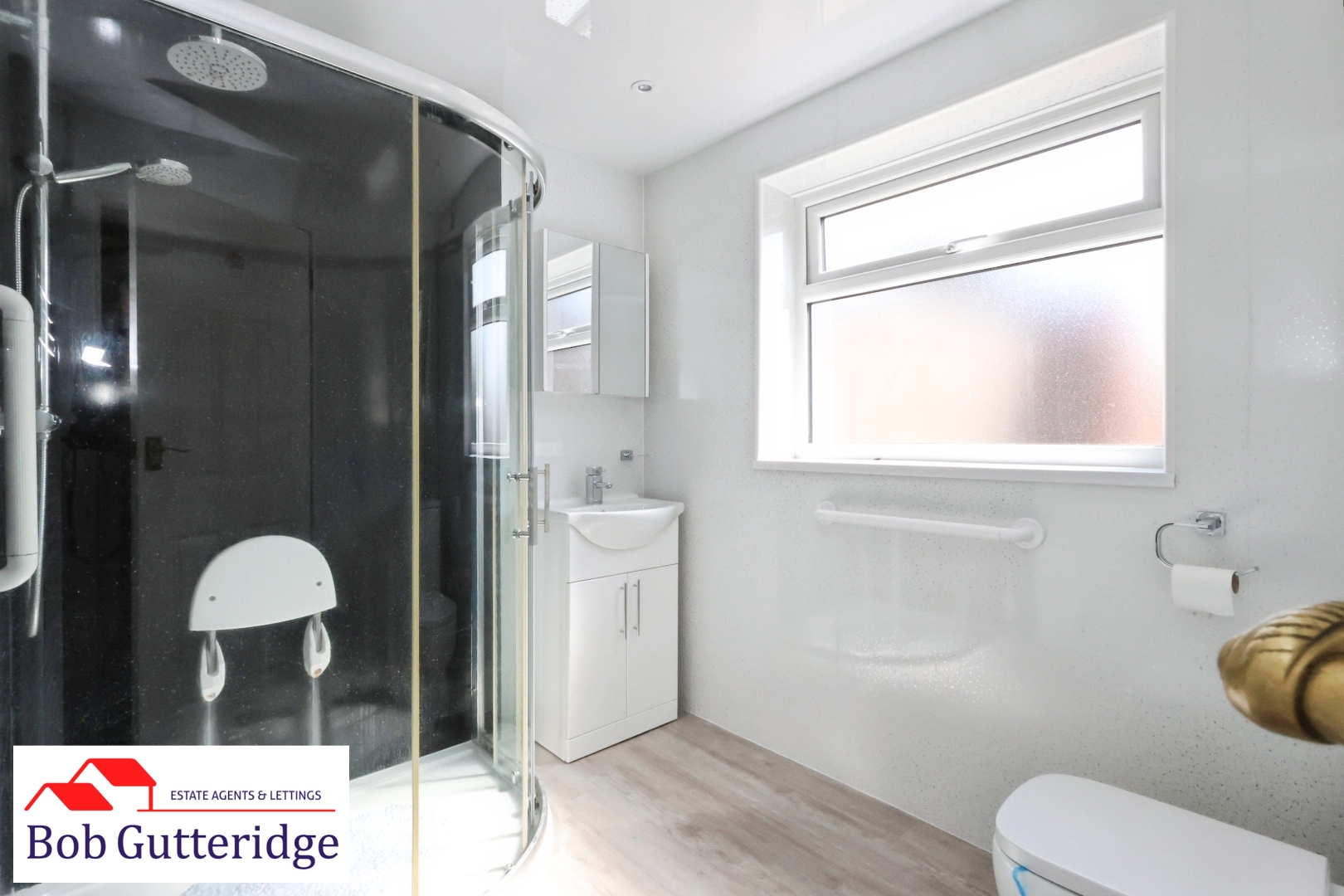 FIRST FLOOR SHOWER ROOM